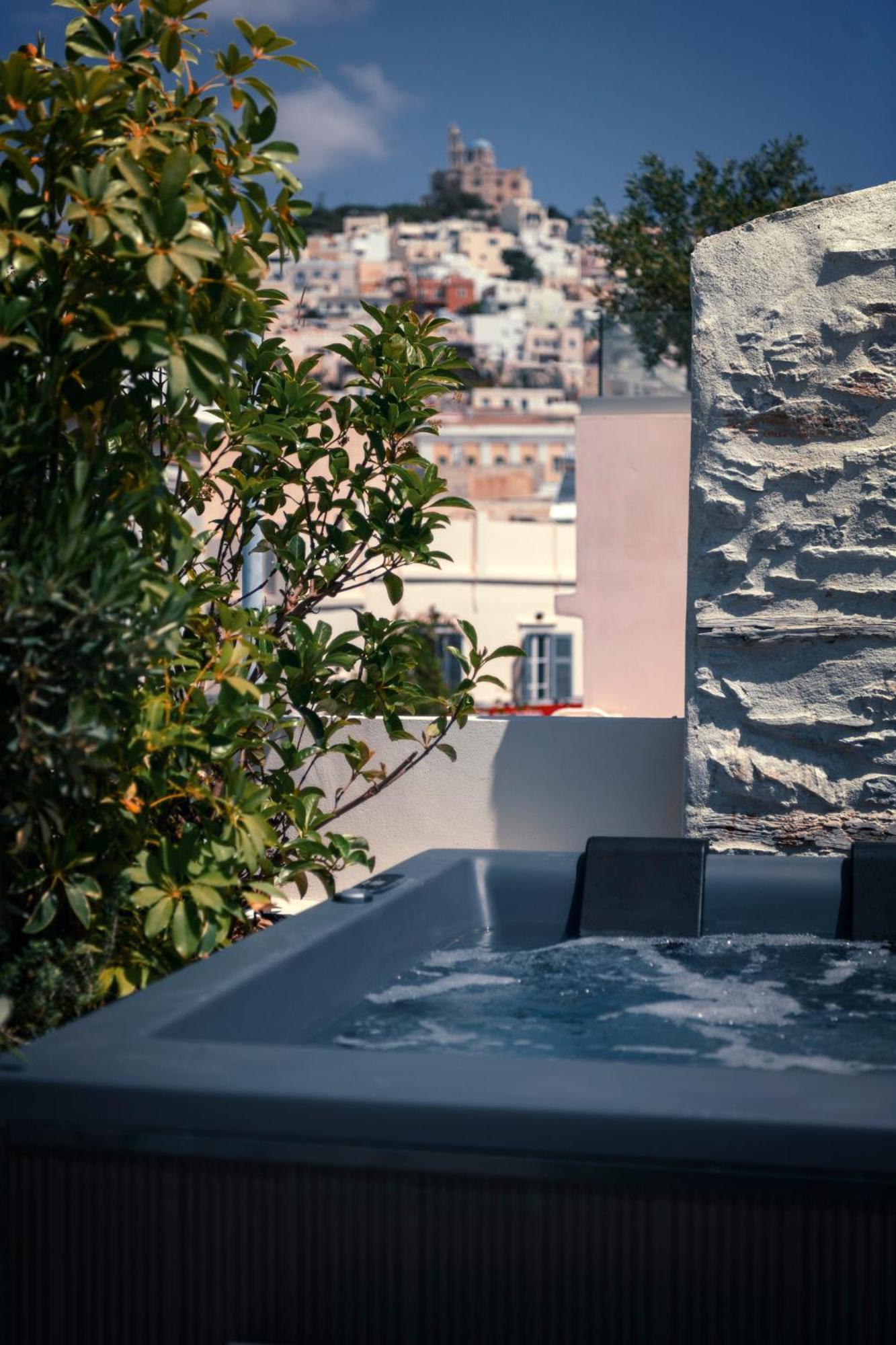Ninemian Suites Syros Ermoupoli Ngoại thất bức ảnh